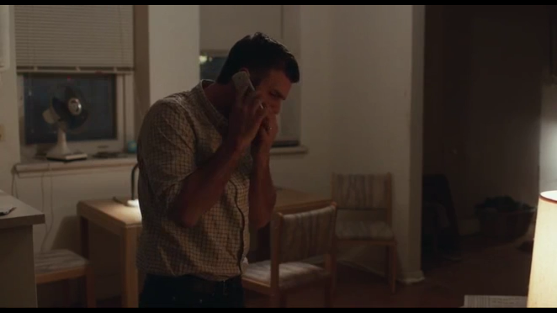 Screenshot from the movie "Spotlight" in it, Mark Rezendes, played by Mark Ruffalo talks on the phone 