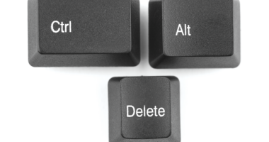 A photo of the ctrl, alt, delete buttons on a keyboard